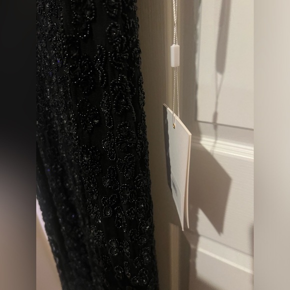 🌺Mac Duggal HIGH NECK FLUTTER CAP SLEEVE GOWN - Picture 7 of 16